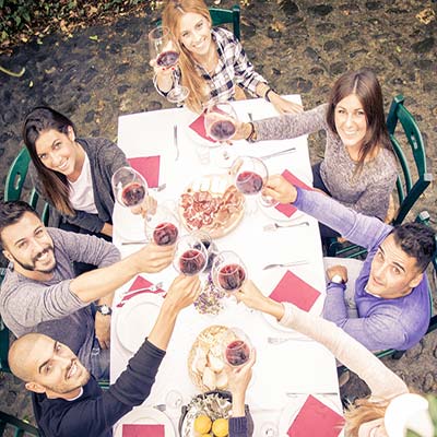 Pysy maalaistalossa ryhmille